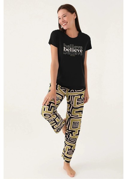 Yumuşak Dokulu Kısa Kol Kadın Pijama Takım 8817