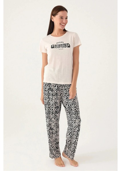 Yumuşak Dokulu Kısa Kol Kadın Pijama Takım 8787