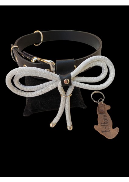 Köpek boyun tasması deri siyah gümüş papyonlu genişlik:2,5cm kalınlık:4mm boyun ölçüsü:36-45cm ayarlanabilir dog collar T1-24L