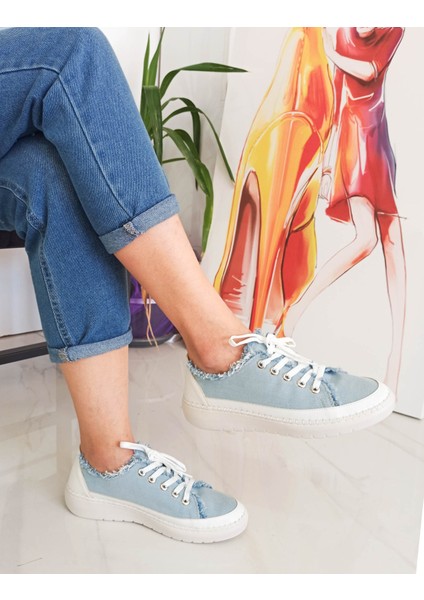Mavi Renk Bağcıklı Düz Taban Kadın Kot Sneakers