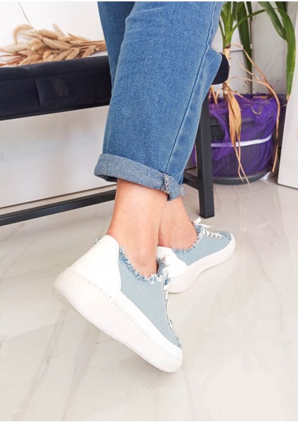 Mavi Renk Bağcıklı Düz Taban Kadın Kot Sneakers