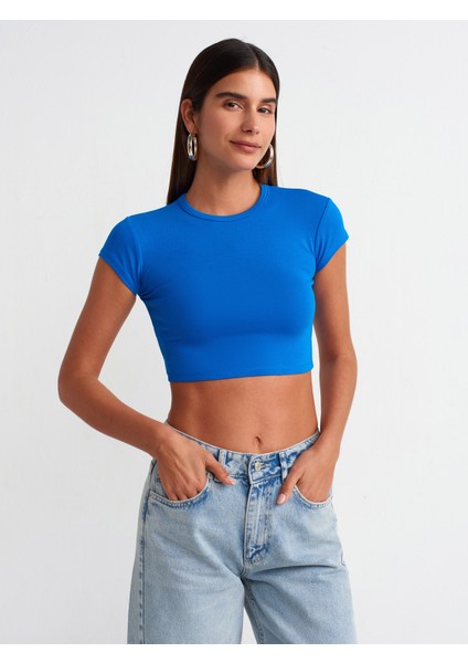 30936 Vücuda Oturan Crop Top-Saks