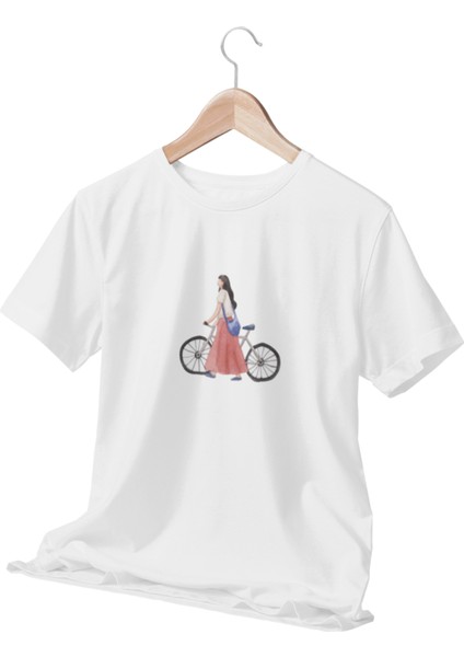 'şehirde Bir Gün' Bisikletli Kız Baskılı Beyaz Kadın T-Shirt