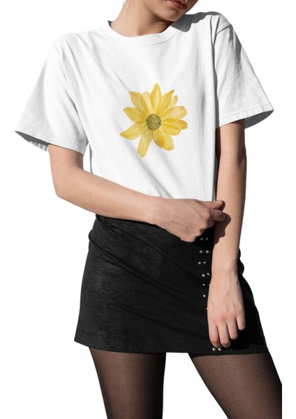 Sarı Çiçek Baskılı Beyaz Kadın T-Shirt modelleri