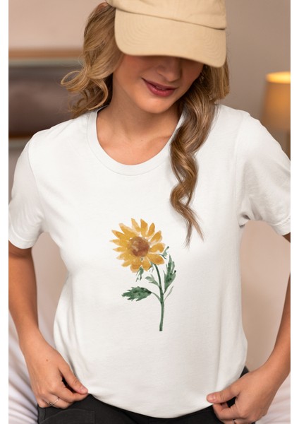 Ay Çiçeği Baskılı Beyaz T-Shirt modelleri