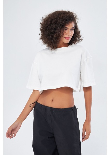 Kadın Basic Oversize Fit %100 Pamuk Bisiklet Yaka Kalın Kumaş Crop T-Shirt