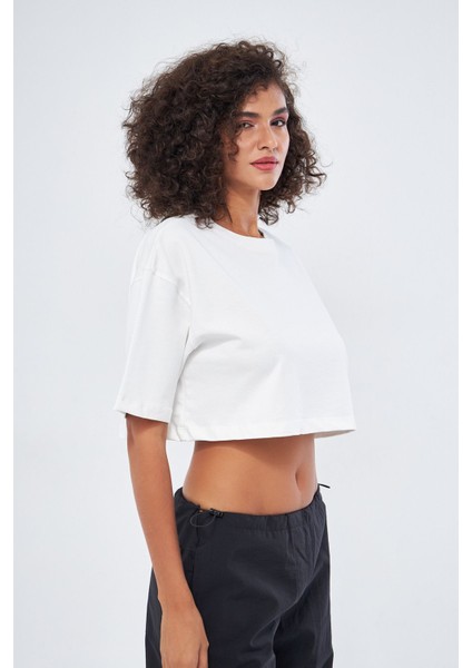 Kadın Basic Oversize Fit %100 Pamuk Bisiklet Yaka Kalın Kumaş Crop T-Shirt