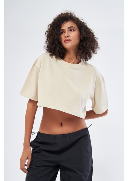 Kadın Basic Oversize Fit, %100 Pamuk Bisiklet Yaka Kalın Kumaş Crop T-Shirt