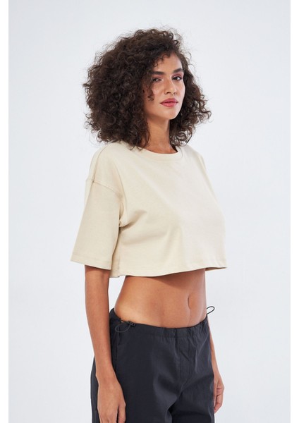 Kadın Basic Oversize Fit, %100 Pamuk Bisiklet Yaka Kalın Kumaş Crop T-Shirt