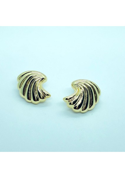 Gold Renk Sarmal Detaylı Takribi 25X20 mm Ölçülerinde Son Trend Model Şahane Küpe