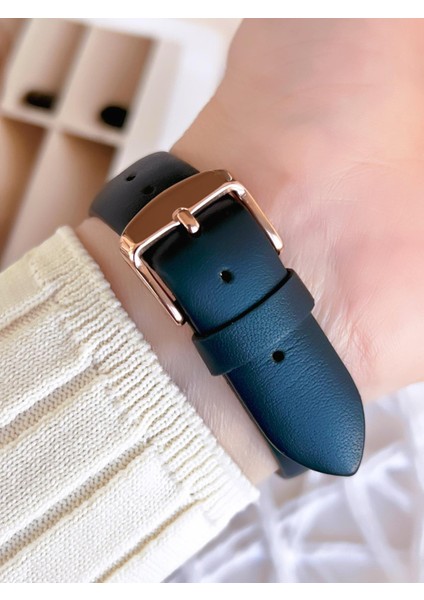 Deri Kordonlu Kararma Renk Atmaz 30 Metre Suya Dayanıklı Özel Tasarım Kadın Kol Saati 21182B-T fırsatları
