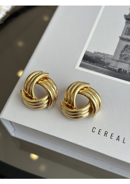 Gold Renk Işlemeli Sarmal Model Kadın Küpe