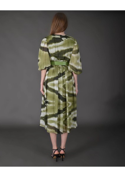 Kadın Yeni Sezon Midi Boy Ipek Şifon Dijital Desenli Truvakar Balon Kol Kemer Detaylı Elbise fiyatları