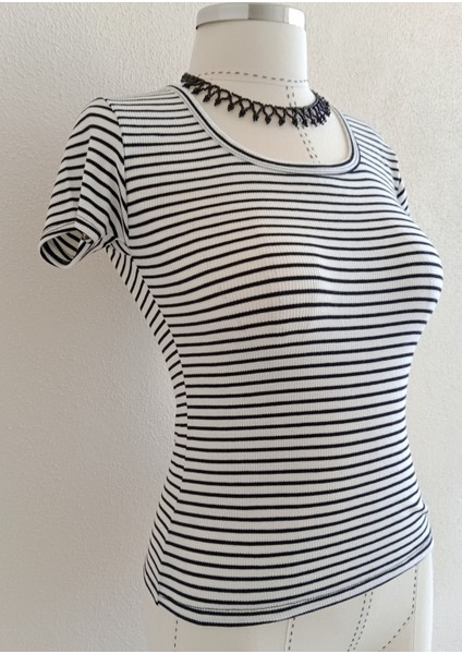 Likralı Kısa Kollu Standart Beden Body
