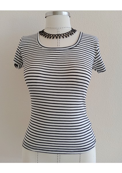 Likralı Kısa Kollu Standart Beden Body