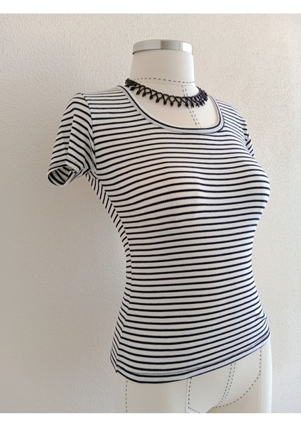 Likralı Kısa Kollu Standart Beden Body