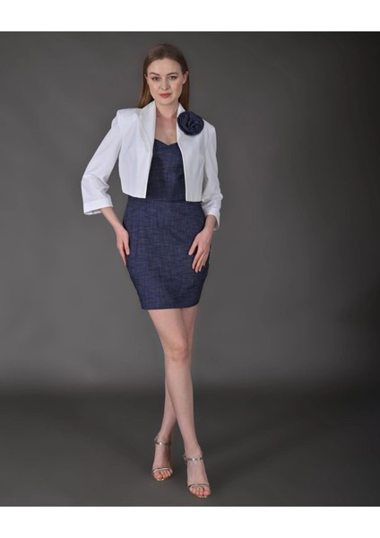 Kadın Gül Aksesuar Detaylı Blazer Ceket ve Mini Denim Elbise indirimleri