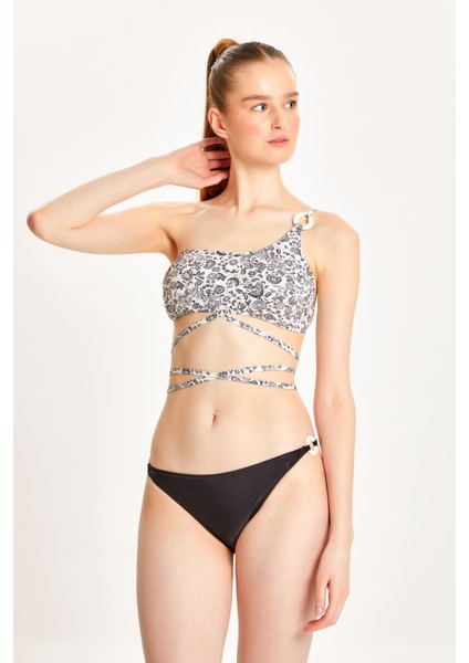 Kadın Siyah Beyaz Desenli Tek Omuz Halka Aksesuarlı Ip Bağlamalı Bikini Takımı 24S122ST fiyatları
