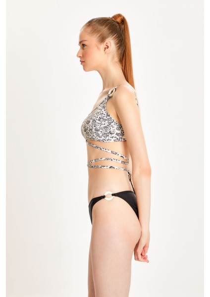 Kadın Siyah Beyaz Desenli Tek Omuz Halka Aksesuarlı Ip Bağlamalı Bikini Takımı 24S122ST fırsatları