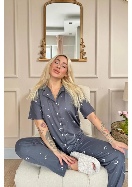 Antrasit Moon Star Desenli Bambu Önden Düğmeli Kısa Kol Pijama Takımı