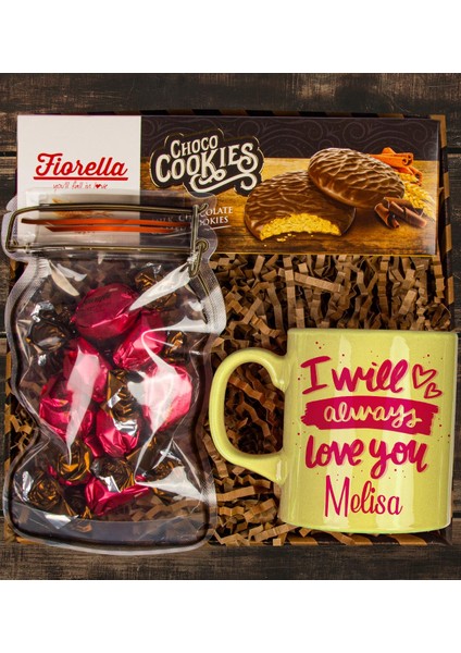 Kişiye Özel Kupa & Choco Cookies & Çilekli Fudge Hediye Kutusu 111120