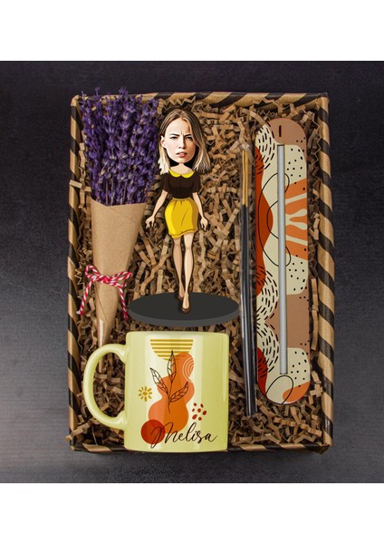 Kişiye Özel Karikatür Biblo & Kupa & Lavanta Buketi & Tütsü Kayığı ve Tütsü Hediye Kutusu 112039