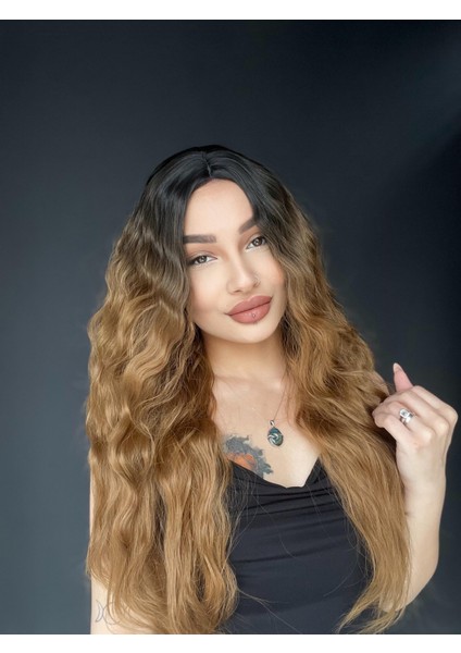 Wag Dalgalı Medikal Üst Kısmı Cilt Görünümlü Medikal Peruk Kestane Karamel modelleri