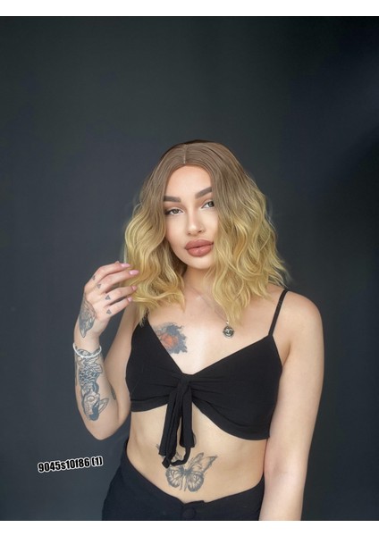 Bob Kesim Dalgalı Tepe Cilt Deri Görünümlü Medikal Peruk Perçemsiz Kumral Ombreli Koyu modelleri