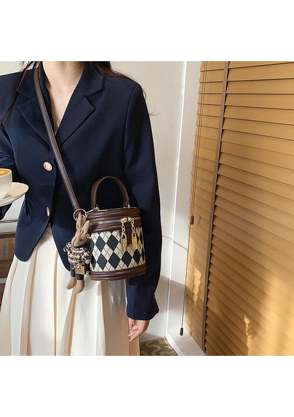 Moda Niş Messenger Doku Eşkenar Dörtgen Taşınabilir Kova Çantası (Yurt Dışından) fiyatları