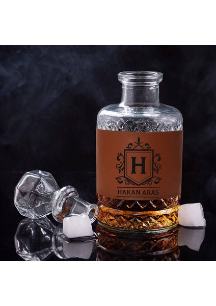 Isim ve Baş Harfli Taba Deri Kaplı Viski Şişesi