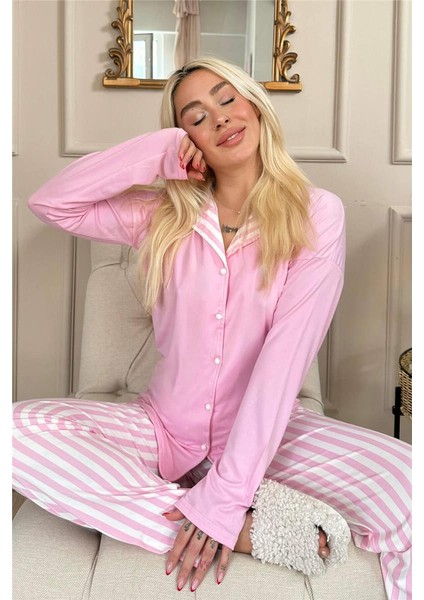 Toz Pembe Çizgi Desenli Bambu Önden Düğmeli Uzun Kol Kadın Pijama Takımı fiyatları