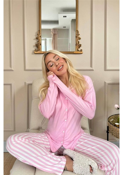 Toz Pembe Çizgi Desenli Bambu Önden Düğmeli Uzun Kol Kadın Pijama Takımı modelleri