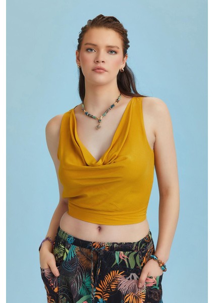 Lastikli Kolsuz Degaje Yaka Şık Crop Bluz
