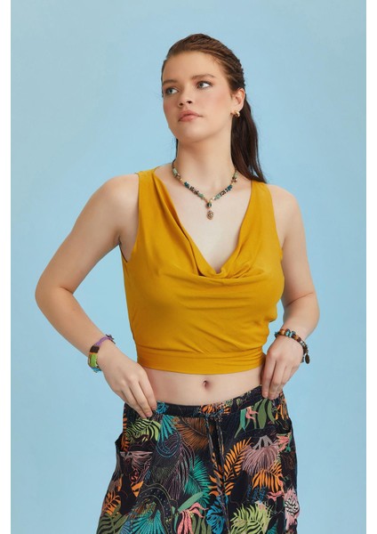 Lastikli Kolsuz Degaje Yaka Şık Crop Bluz
