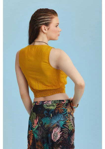 Lastikli Kolsuz Degaje Yaka Şık Crop Bluz