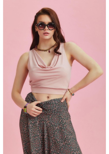 Lastikli Kolsuz Degaje Yaka Şık Crop Bluz