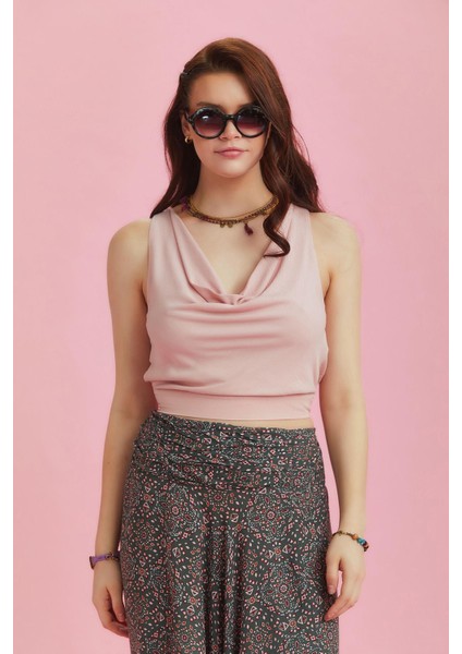 Lastikli Kolsuz Degaje Yaka Şık Crop Bluz