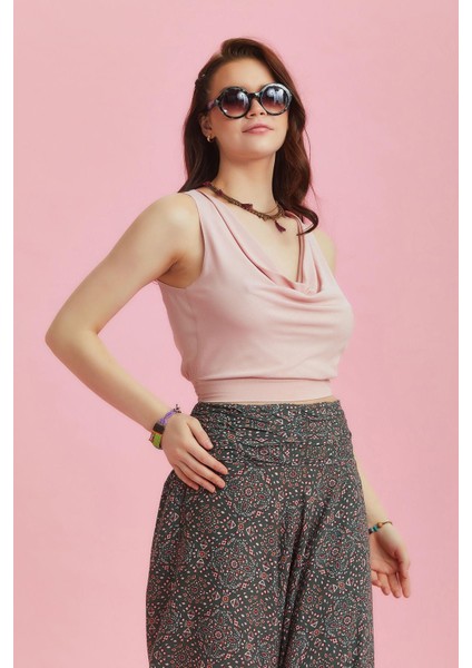 Lastikli Kolsuz Degaje Yaka Şık Crop Bluz