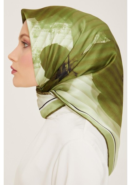 Yeşil Çiçek Desen Sura İpek Eşarp 9100 - 05