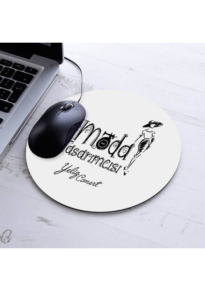 Isimli Moda Tasarımcısı Temalı Yuvarlak Mousepad