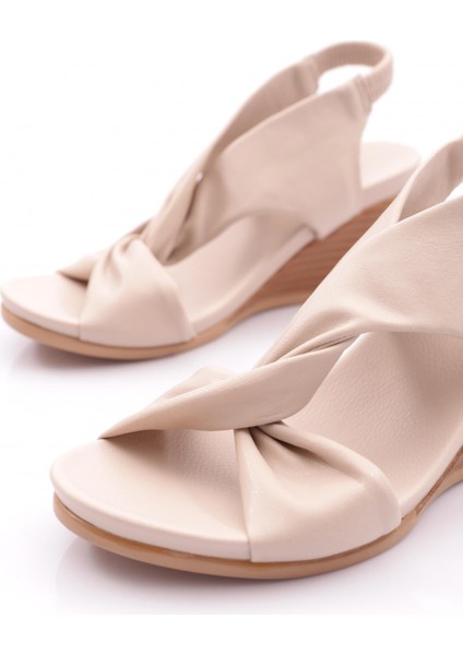 1048-22Y Kadın Dolgu Taban Çapraz Bantlı Sandalet fırsatları