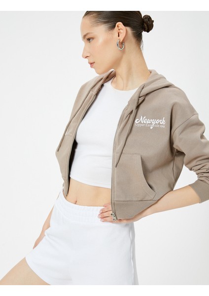 Crop Fermuarlı Sweatshirt Kapüşonlu Cep Detaylı Baskılı Pamuklu