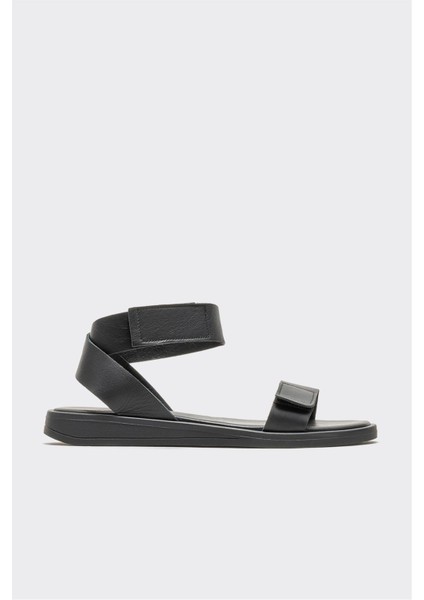 Siyah Deri Kadın Düz Sandalet