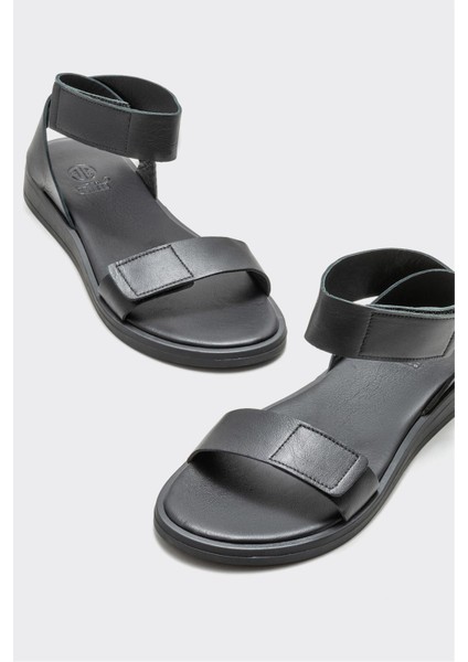 Siyah Deri Kadın Düz Sandalet modelleri