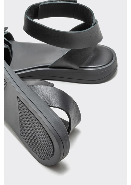 Siyah Deri Kadın Düz Sandalet fırsatları