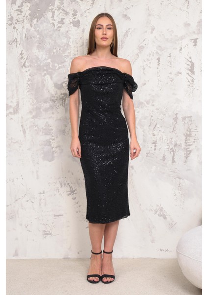 Düşük Kol Pullu Siyah Abiye