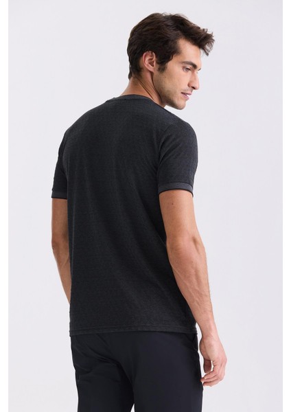 Siyah Slim Fit Bisiklet Yaka T-Shirt fırsatları