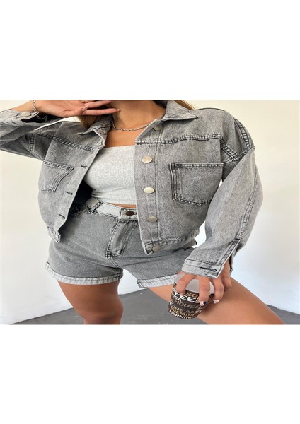 Kadın Düğmeli Çift Cepli Crop Denim Ceket