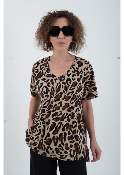 V Yaka Leopar Desenli Oversize Tshirt