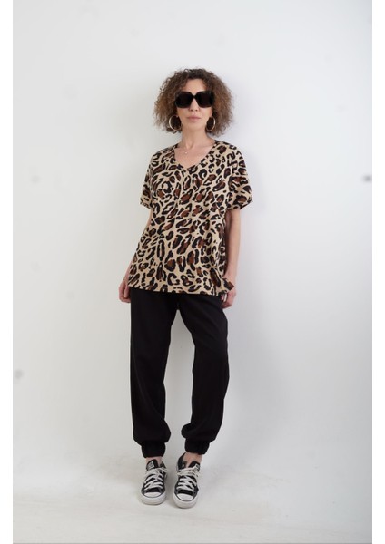 V Yaka Leopar Desenli Oversize Tshirt